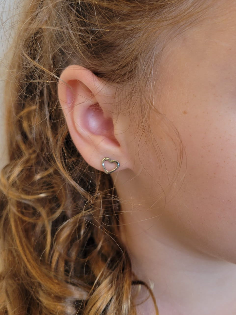 Dainty Heart Outline Stud Silver