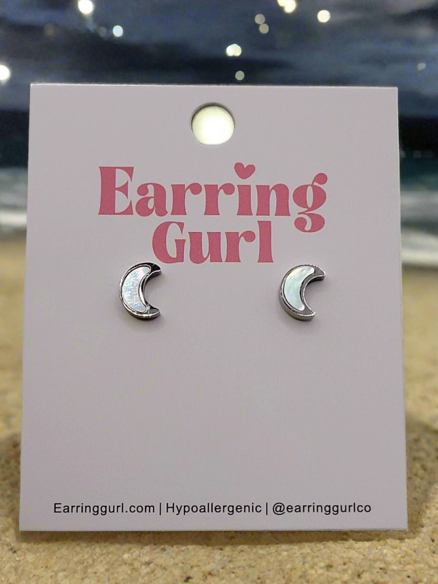 Moongazer White Shell Stud